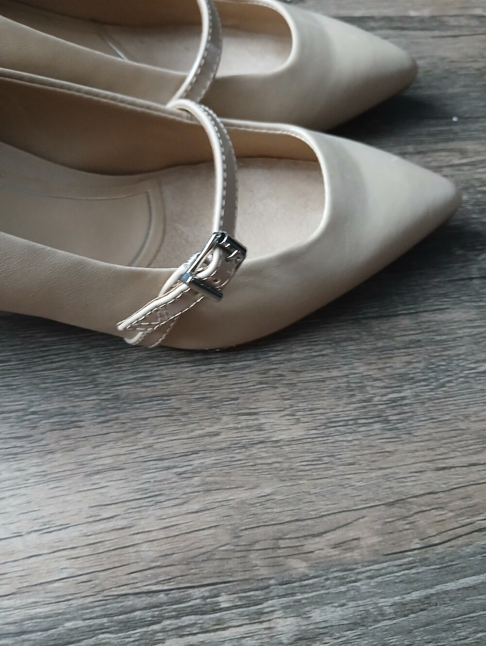 Vionic Cream Pointed Mary Jane Flats with Buckle Strap Size 7.5. - Picture 6 of 12